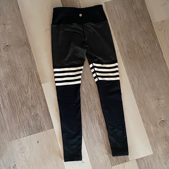 Queenie Ke Legging - Picture 2 of 3